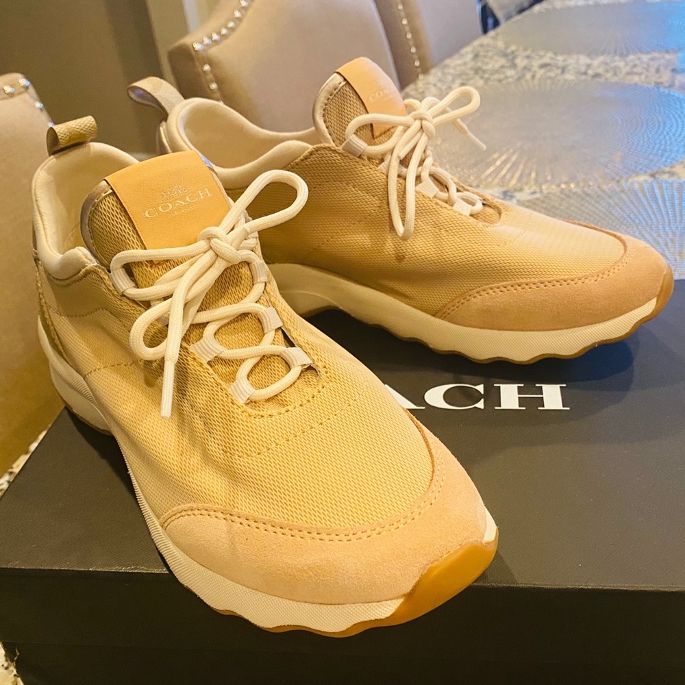 New coach runner shoes. Size 7.